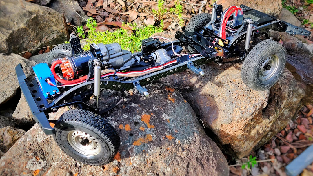Craig's BRX02 leaf-sprung chassis on the rocks